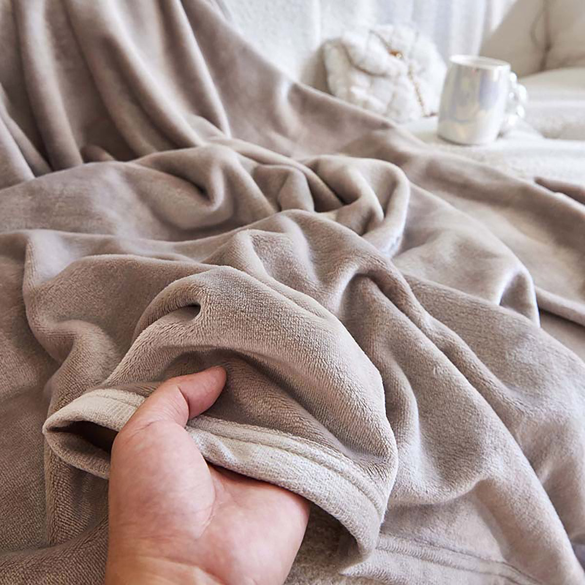Thickened Flannel Coral Fleece Blanket for Office Sofa and Hotel