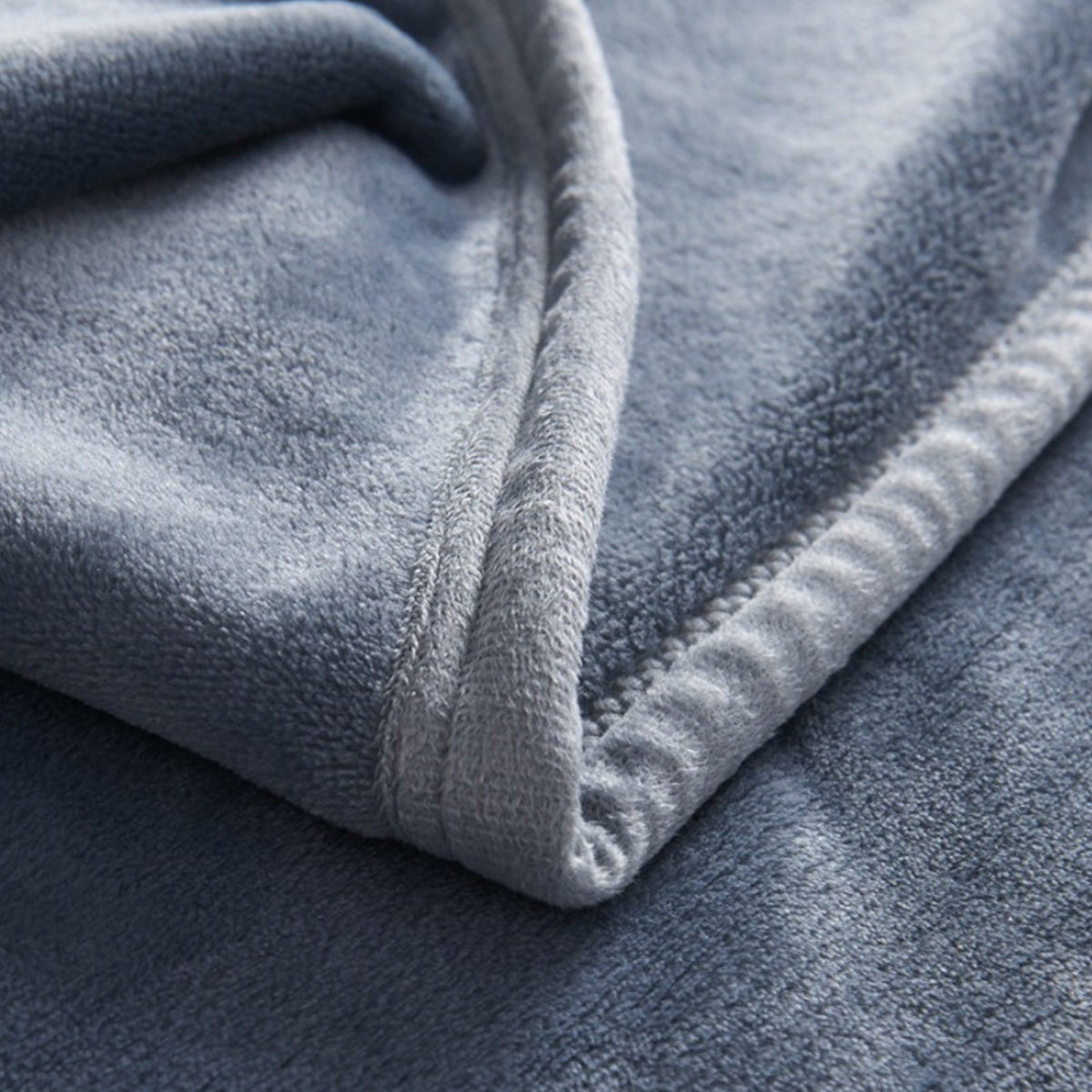 Soft Winter Flannel Fleece Blanket for Hotel and Home Use