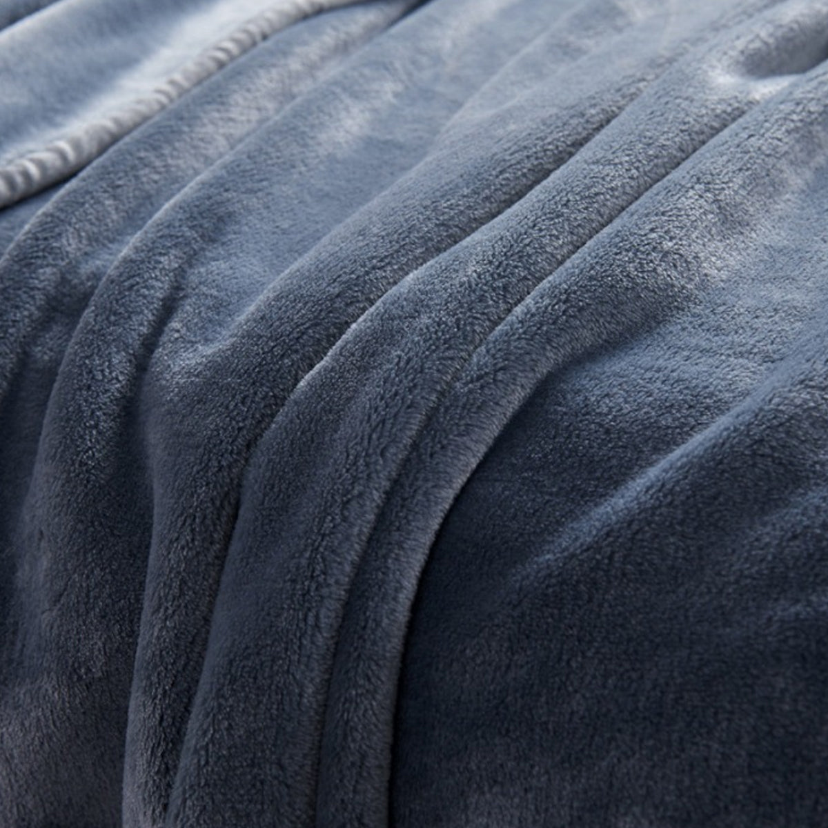 Soft Winter Flannel Fleece Blanket for Hotel and Home Use